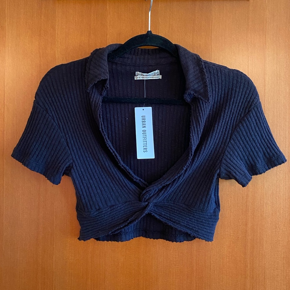 NWT black twist short sleeve collared crop top